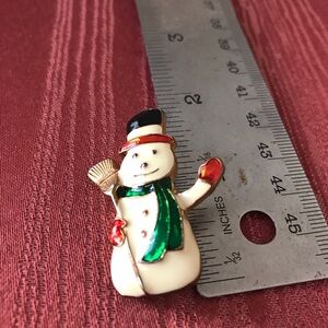 🐾 Vintage enamel snowman pin